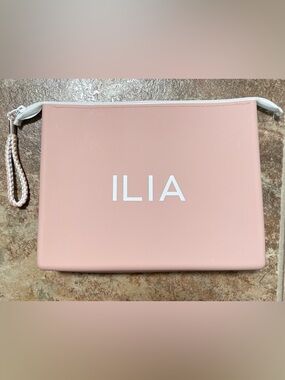 ILIA Silicone Makeup Pouch Cosmetic Travel Bag Personal Care Vacation Zip Pink